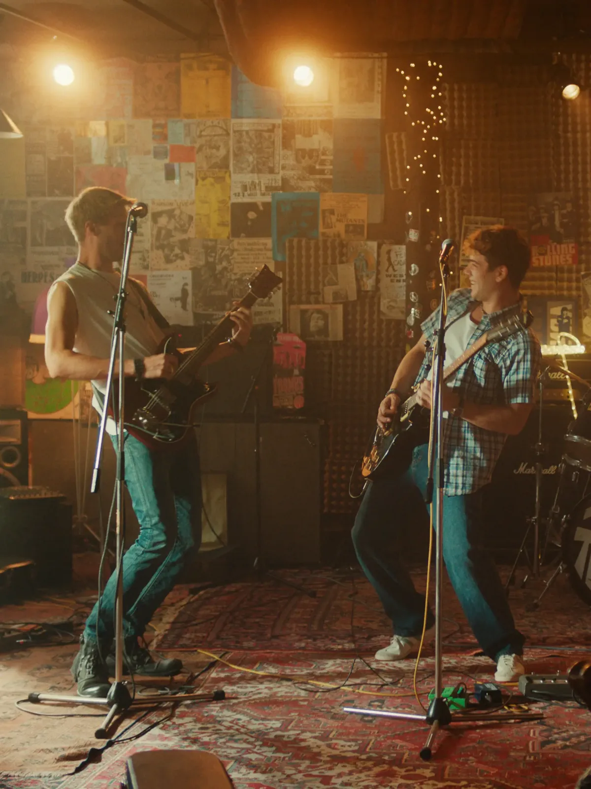 Es tut mir leid, ich kann nicht erkennen, wer auf dem Bild ist.